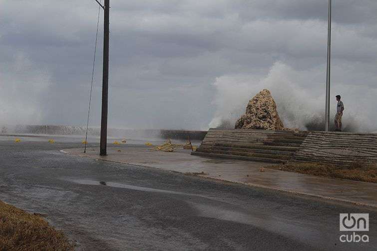 Inundación-del-Malecón-Penetración-del-Mar-en-La-Habana-Cuba-Invierno-de-Enero-2015-4