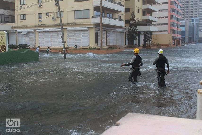 Inundación-del-Malecón-Penetración-del-Mar-en-La-Habana-Cuba-Invierno-de-Enero-2015-6