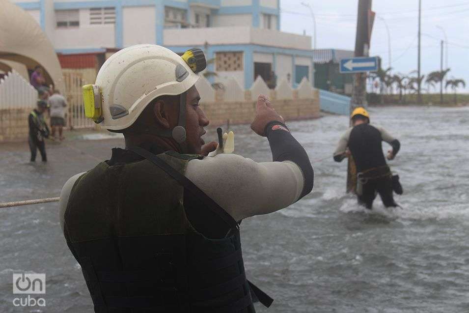 Inundación-del-Malecón-Penetración-del-Mar-en-La-Habana-Cuba-Invierno-de-Enero-2015-9