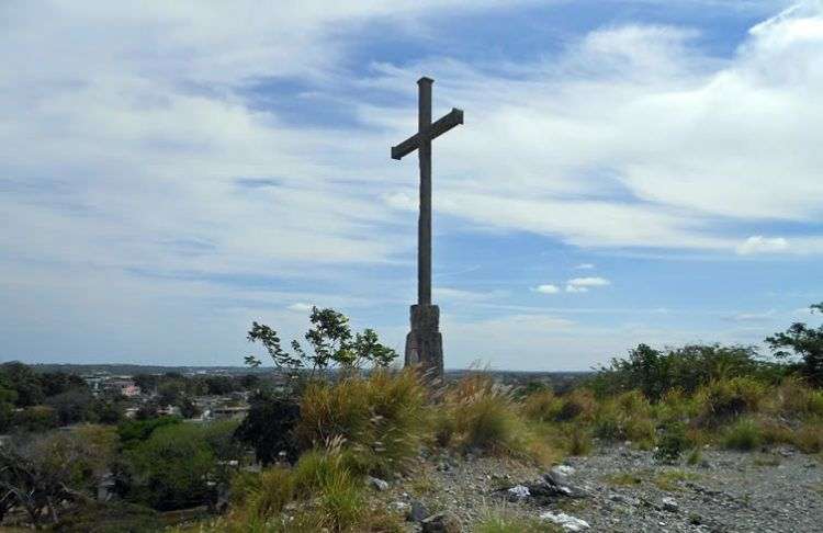 Loma de la Cruz en Guanabacoa, improvisado observatorio de Don Mariano Faquineto para observar el tiempo y, sobre todo la dirección del movimiento de las nubes.