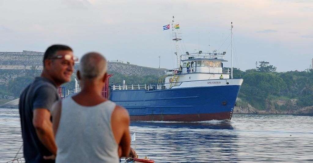 El buque Ana Cecilia entra el puerto de La Habana procedente de Miami en marzo de 2016. Foto: EFE / Archivo.