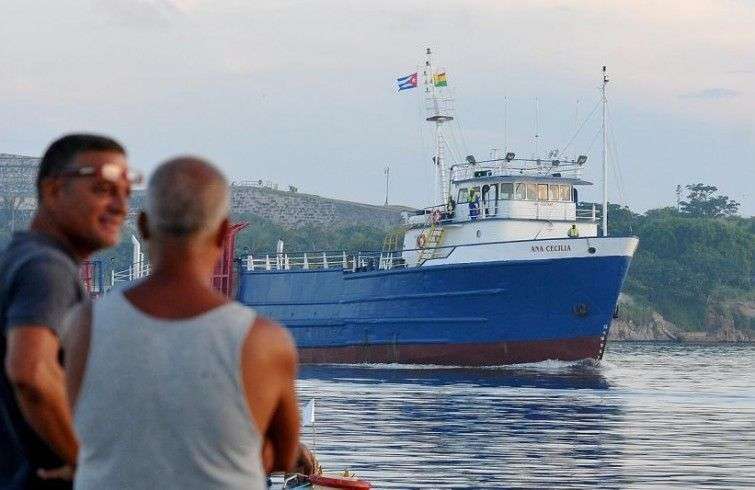 El buque Ana Cecilia entra el puerto de La Habana procedente de Miami en marzo de 2016. Foto: EFE / Archivo.