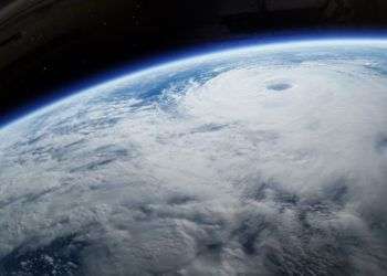 Fotograma de la película Ouragan, l'odyssée d'un vent
