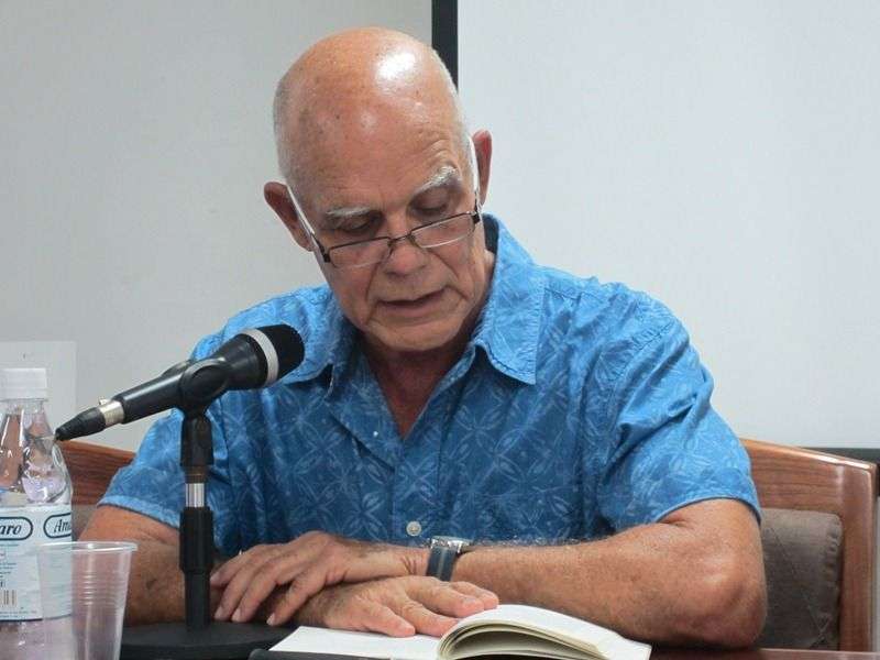 Pedro Juan Gutiérrez durante una lectura en La Habana. Foto: HavanaTimes