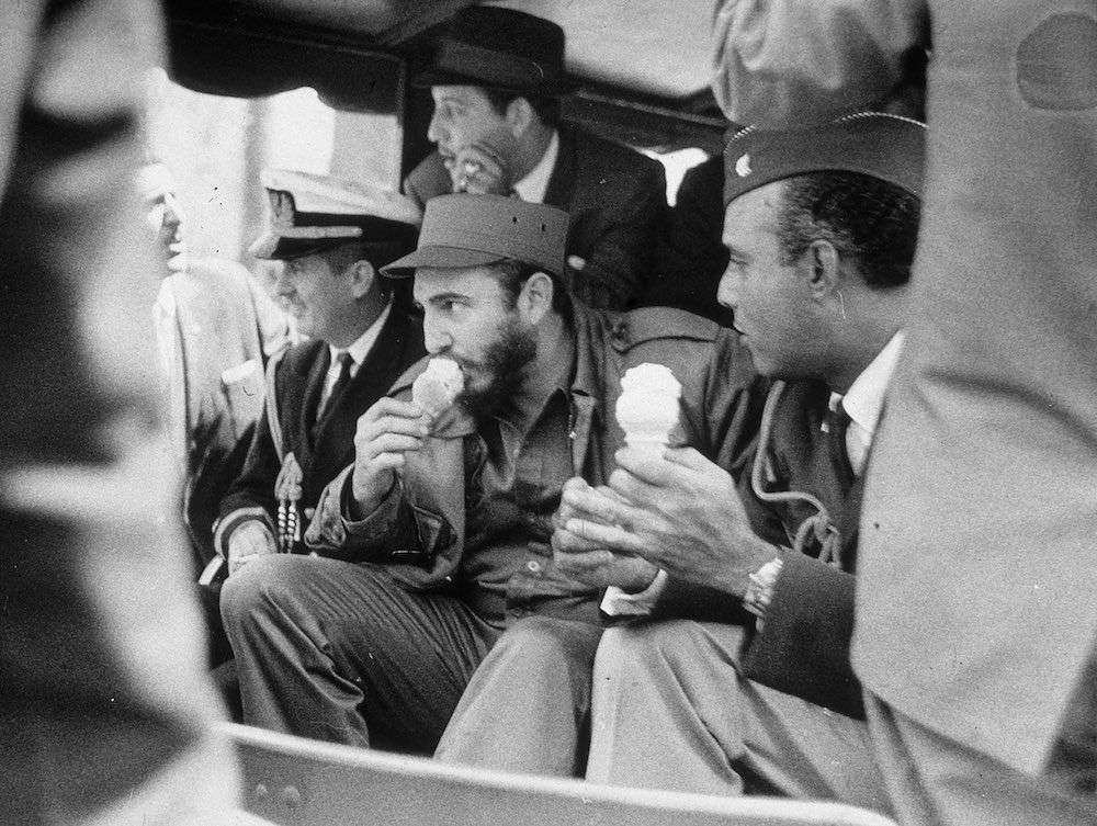 Fidel toma un helado en el Zoológico del Bronx. Foto: Meyer Liebowitz.