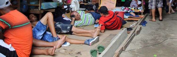 Cubanos hacinados en bodega de Turbo. Foto: EFE.