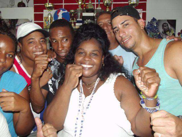 La madre de Julio César La Cruz y amigos, celebran desde Camagüey, el oro de hoy. Foto: Facebook, via Miozotis Fabelo.