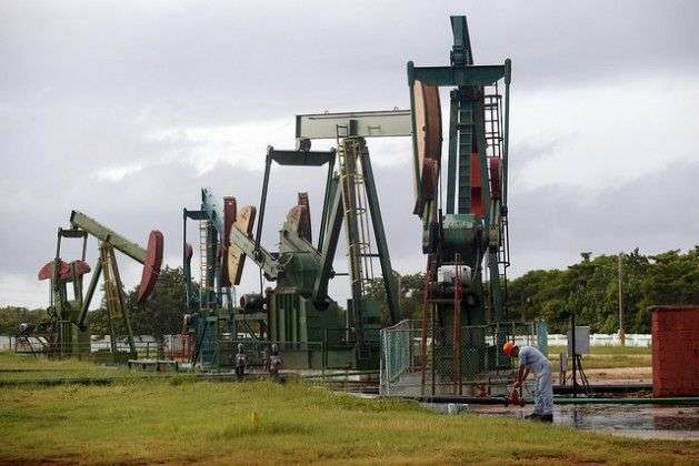 Pozos de petróleo. Foto: Jorge Luis Baños (IPS)