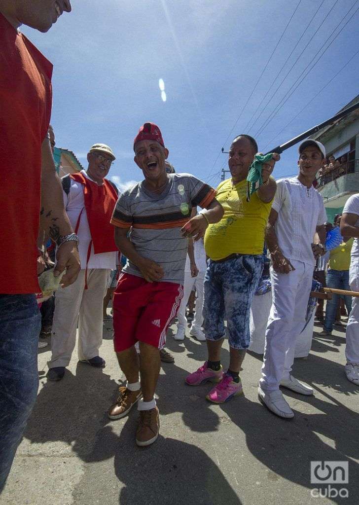 Procesión del Cabildo en Regla. Foto: Yaniel Tolentino.