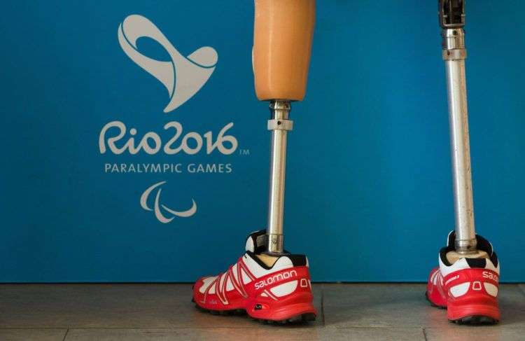 Un atleta con prótesis en las piernas en la Villa Paralímpica de Río de Janeiro. Foto: Al Tielemans / OIS / IOC AFP.