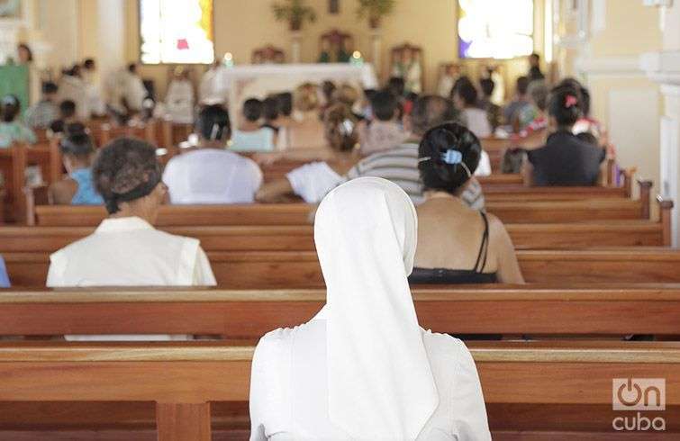 La primera misa en Baracoa después de Matthew. Foto Denise Guerra