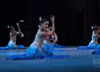 Lizt Alfonso Cuba Dance en su espectáculo por el aniversario 25 de la compañía, en el Teatro Karl Marx. Foto: Regino Sosa