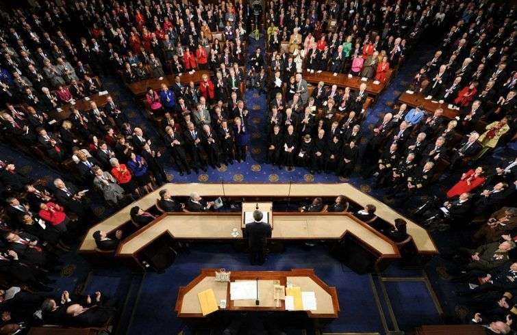 Barack Obama da discurso anual del Estado de la Unión ante una sesión conjunta del Congreso y la Corte Suprema en enero de 2016.