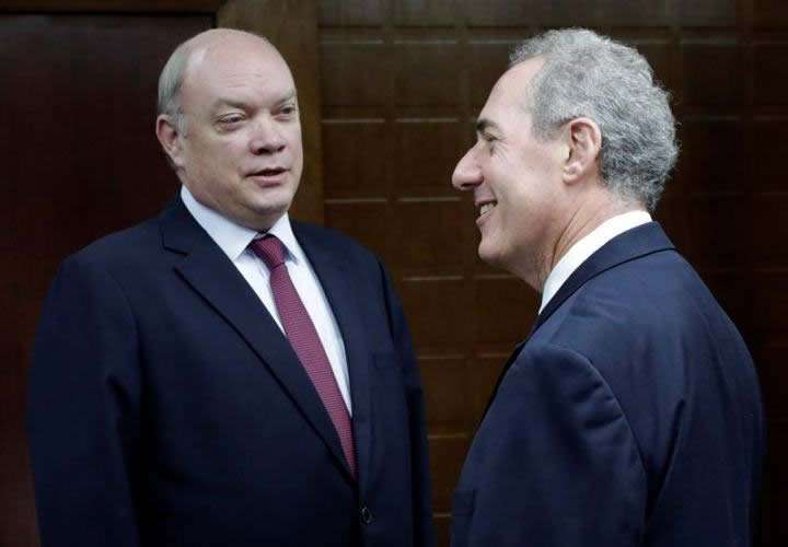 Durante su visita a Cuba Froman se reunió con el titular de Comercio Exterior e Inversión Extranjera, Rodrigo Malmierca. Foto: EFE.