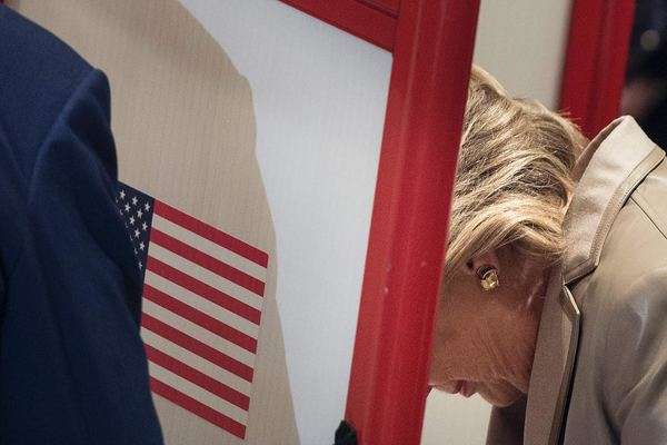 Clinton votando en Chappaqua, Nueva York.