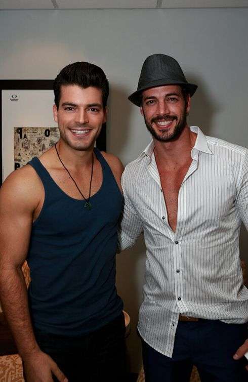 Adrián Di Monte junto a William Levy.