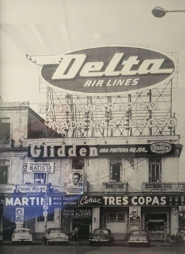 Un anuncio de neón que tenía Delta en 1958 en el malecón habanero. 