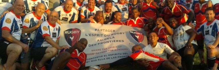 Miembros de la asociación francesa Rugby French Flair junto a jugadores cubanos. Foto: Eric Caraballoso.