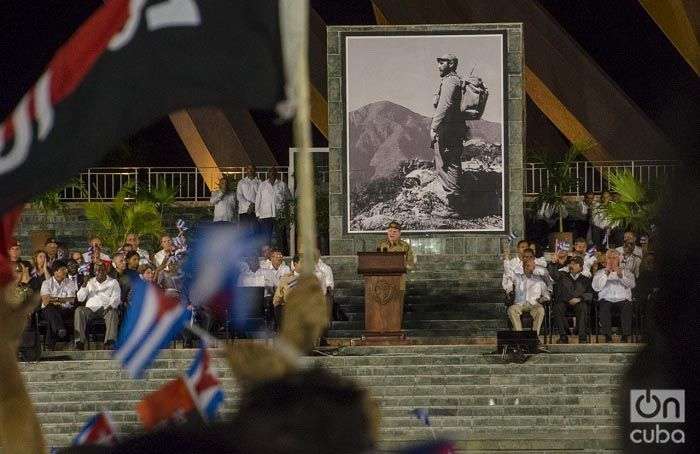 Acto en homenaje a Fidel Castro en la Plaza Antonio Maceo, Santiago de Cuba. Foto: Kaloian.