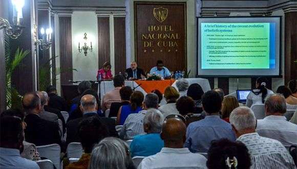 Lecture by Nobel Economic Sciences Laureate Joseph Stiglitz in the Hotel Nacional de Cuba on December 6, 2016. Photo: Abel Padrón /ACN.
