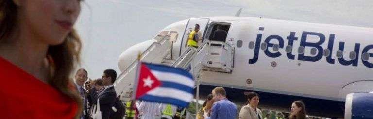 La aerolínea JetBlue es una de las afectadas por la medida del gobierno de Estados Unidos. Foto: Ramón Espinosa/AP