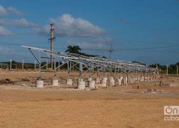 Paneles solares para la generación eléctrica en Cuba. Foto: Miguel Ángel Romero.