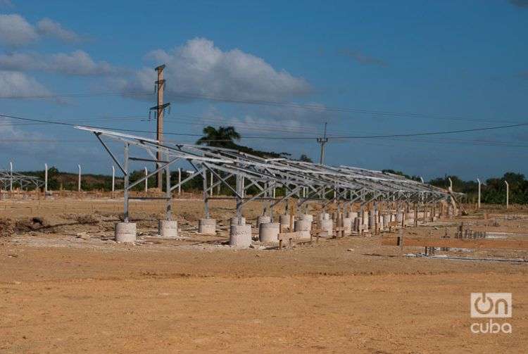 Paneles solares para la generación eléctrica en Cuba. Foto: Miguel Ángel Romero.