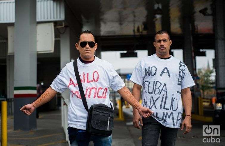 Cubanos en Nuevo Laredo. Foto: Irina Dambrauskas.