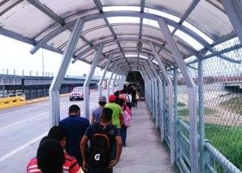 Cruce hacia los Estados Unidos por el puente Reynosa-Hidalgo-McAllen. Foto: noticiasreynosa.com.