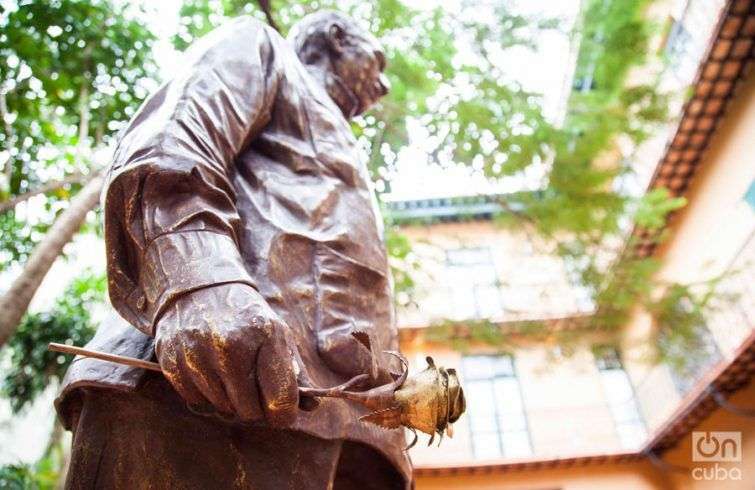 Escultura de Gabriel García Márquez, realizada por el artista cubano José Villa Soberón. Foto: Claudio Peláez Sordo.