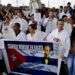 Médicos cubanos se manifiestan en Bogotá, Colombia, en 2015, reclamando respuesta a sus solicitudes de visa. Foto: EFE.
