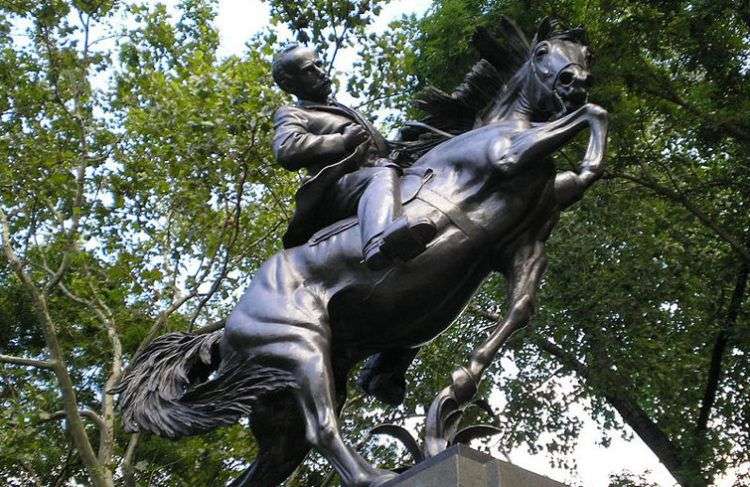 Escultura ecuestre de José Martí en el Parque Central de Nueva York. Foto: eusebioleal.cu.