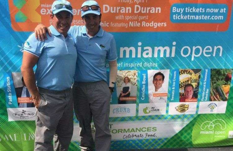 Alain Álvarez Legrá (a la derecha) con su hermano Ernesto en el Open de Miami 2016. Foto cortesía del entrevistado.