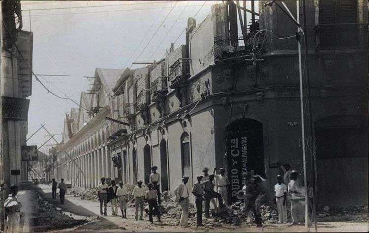 Efectos del terremoto de 1932 en la fábrica de alpargatas de Rubio y Cía, en la intersección de las calles Enramadas y Peralejo. Foto: Archivo del autor.