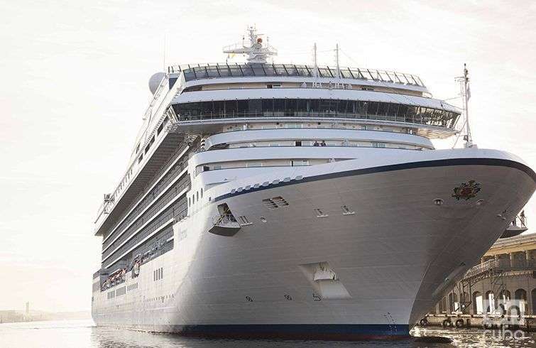 El Marina, primer crucero de Norwegian Cruise Line Holdings en viajar a La Habana. Foto: Claudio Peláez Sordo.