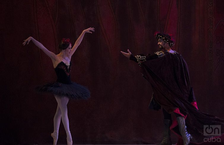 The Swan Lake by Cuban National Ballet. Photo taken from Penultimosdias.com.