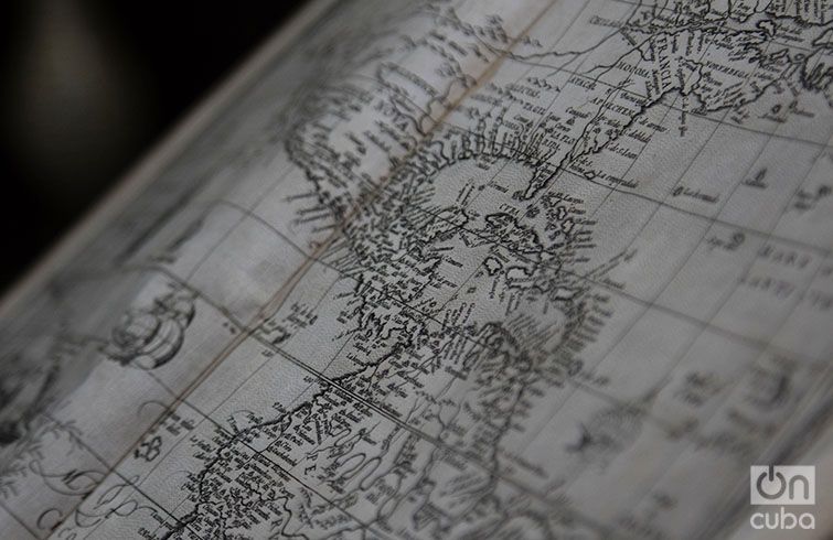 Ejemplar del Ortelius Atlas devuelto a Cuba por la biblioteca El Ateneo, en Boston. Foto: Ismario Rodríguez.