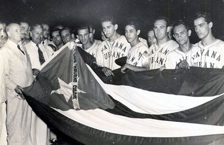 Los Havana Cubans celebrando el triunfo en el campeonato de 1946 en la Liga Internacional de La Florida. Foto: elnuevoherald.com.