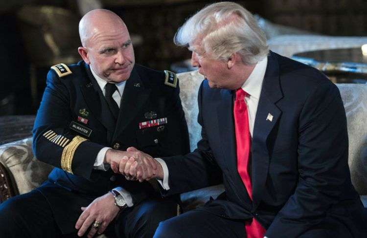La carta de los militares retirados fue dirigida a H.R. McMaster (izquierda), asesor de Seguridad Nacional del presidente Trump. Foto: Getty Images.