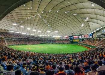 El Tokio Dome, principal escenario del béisbol en la capital japonesa. Foto: Les Taylor.
