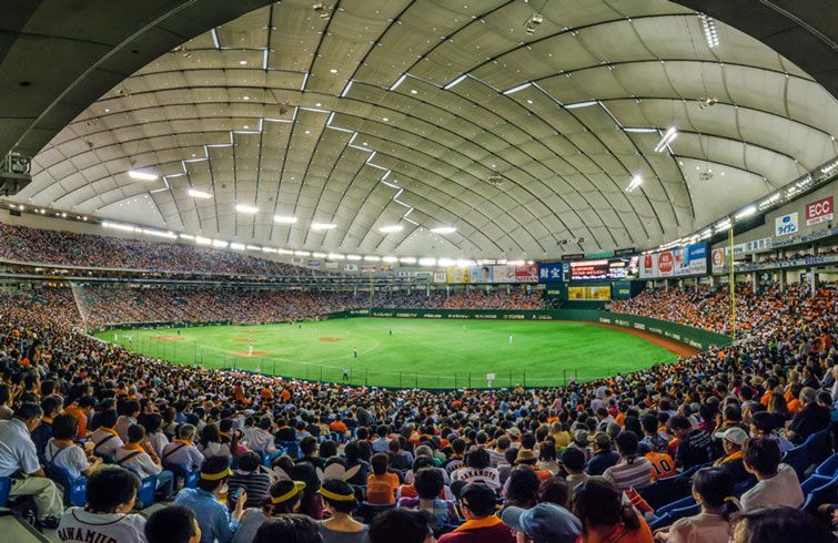El Tokio Dome, principal escenario del béisbol en la capital japonesa. Foto: Les Taylor.