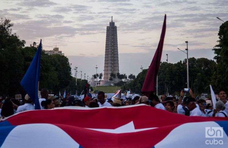 Desfile del 1ro de mayo de 2017 en La Habana. Foto: Claudio Peláez Sordo.