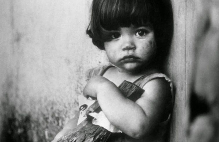 "La niña de la muñeca de palo", de Korda, se convirtió en un símbolo de la vida campesina. La foto fue tomada en 1959.