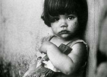 "La niña de la muñeca de palo", de Korda, se convirtió en un símbolo de la vida campesina. La foto fue tomada en 1959.