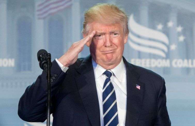 Donald Trump, saluda en la conferencia conservadora Road to Majority en Washington, jueves 8 de junio de 2017. Foto: Michael Reynolds / EFE.
