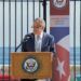 DeLaurentis, uno los diplomáticos que encabezó la apertura de la embajada de Estados Unidos en Cuba, fue sustituido. Foto tomada de Council on Hemispheric Affairs.