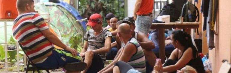 Migrantes cubanos en un albergue en Los Planes de Gualaca, Panamá. Foto: La Estrella de Panamá / Archivo.