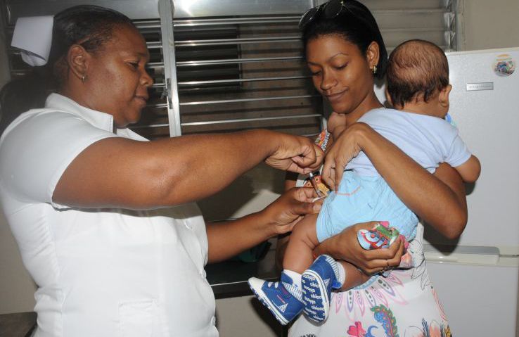 Más de un millón de personas serán inmunizadas en Cuba como parte de la Campaña de Vacunación contra la Influenza Estacional . Foto: Vicente Brito / Escambray.