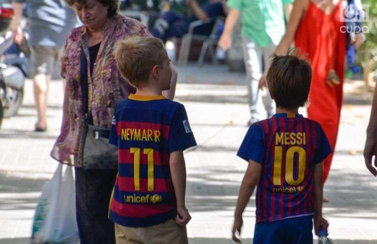 Las Ramblas hace diez días. Entre las víctimas del atropello de ayer hay no pocos niños. Foto: Kaloian Santos.