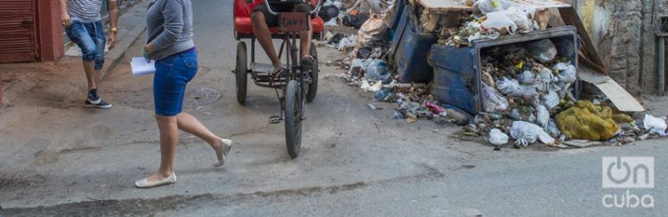 Basura en las calles de La Habana. Foto: Otmaro Rodríguez.